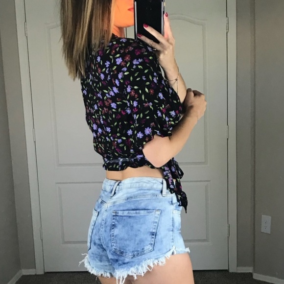 -Black Floral Wrap Crop- - Picture 3 of 5